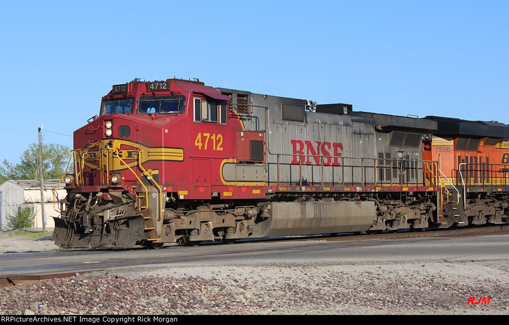 BNSF Warbonnet Headed West